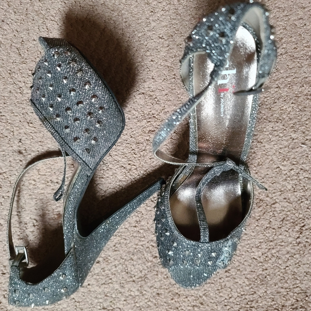 Shi by journeys silver size 10
